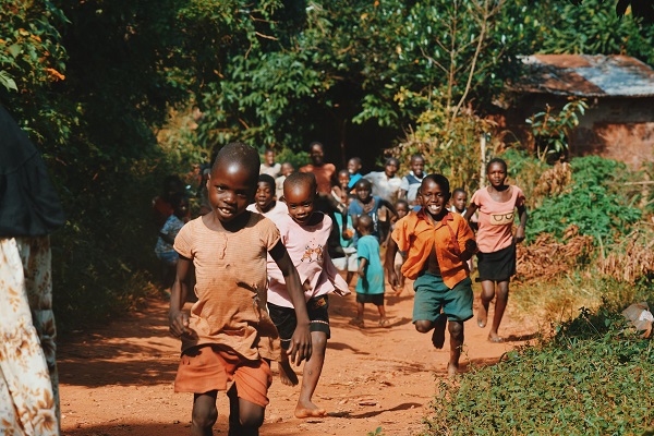 African kids playing